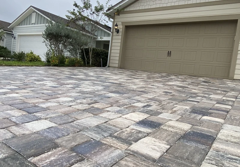 Oakleaf Plantation driveway pavers with early protective sealing