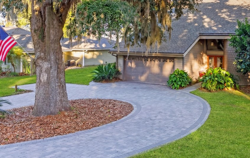 Premium sealed paver driveway finish in Oakleaf Plantation, Florida
